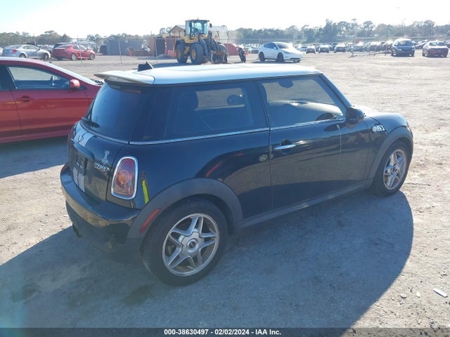 2010 MINI COOPER S WMWMF7C54ATZ70026 Photo 3