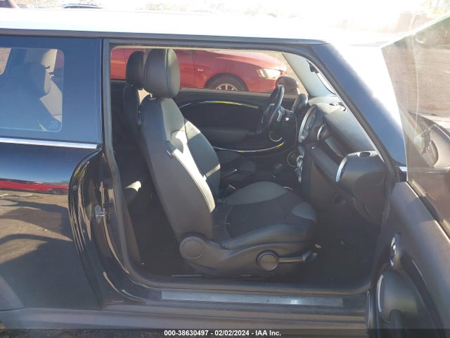 2010 MINI COOPER S WMWMF7C54ATZ70026 Photo 4