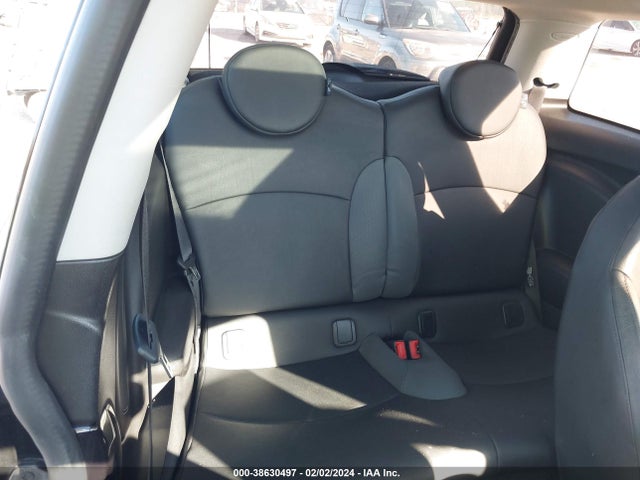 2010 MINI COOPER S WMWMF7C54ATZ70026 Photo 7