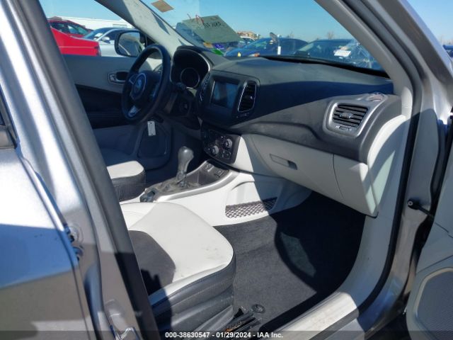 3C4NJCBB9KT832168 Jeep Compass Sun And Wheel Fwd