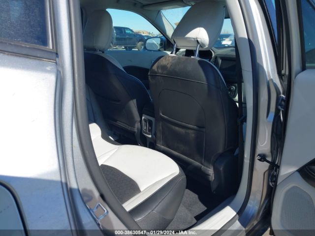 3C4NJCBB9KT832168 Jeep Compass Sun And Wheel Fwd