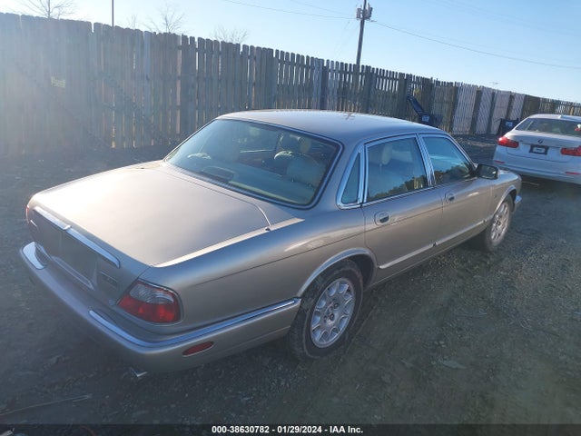 1999 JAGUAR XJ8 SAJHX1048XC856535 Photo 3