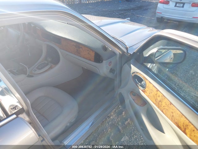 1999 JAGUAR XJ8 SAJHX1048XC856535 Photo 4