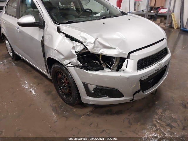 Chevrolet Sonic Ls Auto 2016 1G1JA5SH2G4118922 Image 6