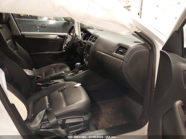 3VWDB7AJ0JM251575 Volkswagen Jetta 1.4t Se/1.4t Wolfsburg Edition