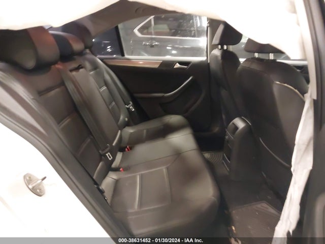 3VWDB7AJ0JM251575 Volkswagen Jetta 1.4t Se/1.4t Wolfsburg Edition