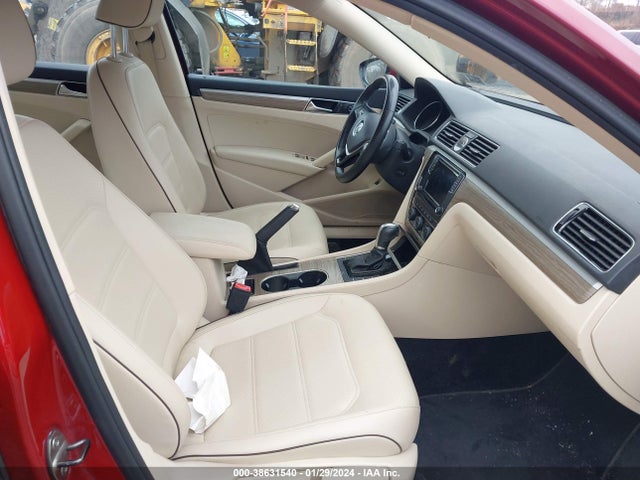 1VWBT7A37HC026457 Volkswagen Passat 1.8t Se