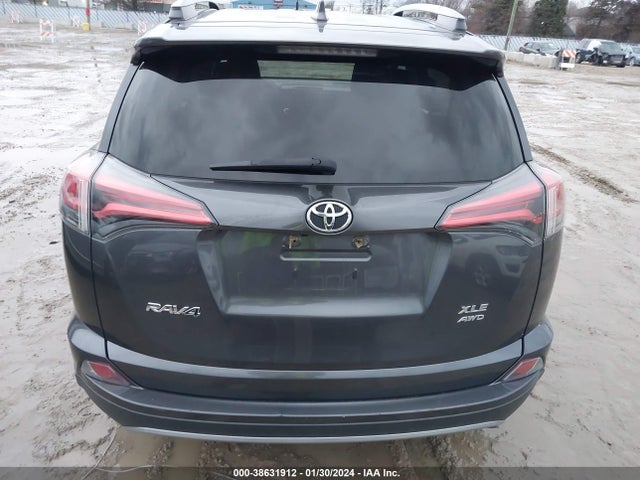 2018 TOYOTA RAV4 XLE VIN: 2T3RFREV6JW801673