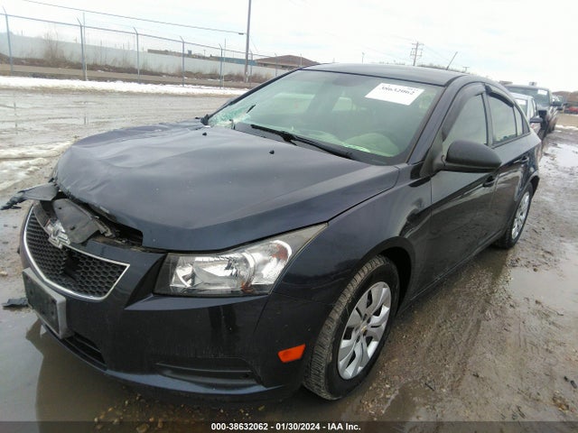 Chevrolet Cruze Ls Manual 2014 1G1PB5SH2E7314314 Image 2