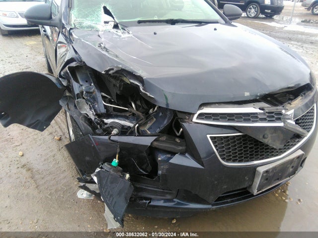 Chevrolet Cruze Ls Manual 2014 1G1PB5SH2E7314314 Image 6