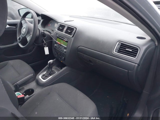3VW2K7AJ8EM318775 Volkswagen Jetta 2.0l S
