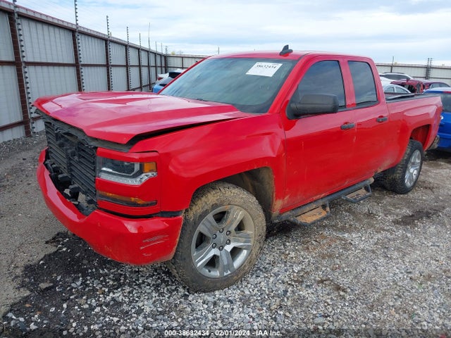 Chevrolet Silverado 1500 Custom 2018 1GCRCPEC9JZ177847 Image 2