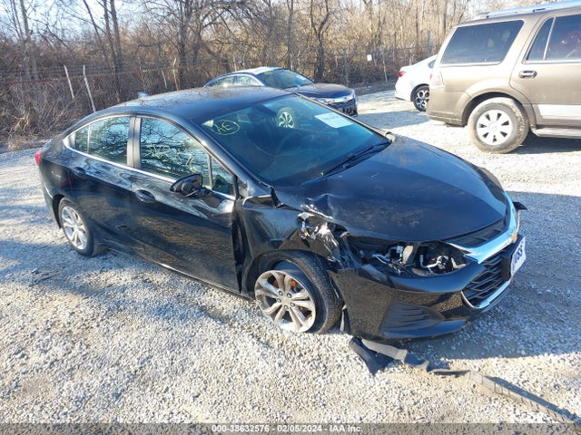 Chevrolet CRUZE LT 2019 1G1BE5SM7K7100137 Image 1
