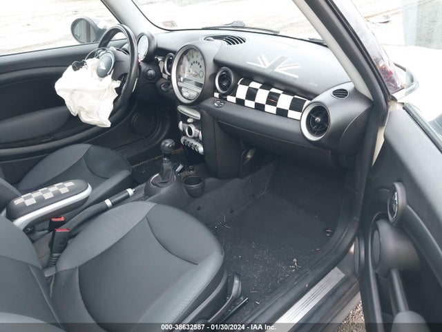 2009 MINI COOPER CLUBMAN WMWML33529TX33905 Photo 4