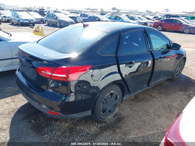 Ford FOCUS S 2016 1FADP3E26GL400765 Image 4