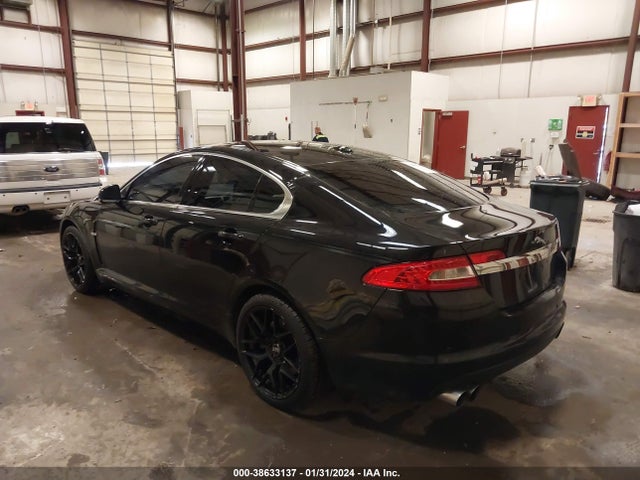 2010 JAGUAR XF SAJWA0GB5ALR58180 Photo 2