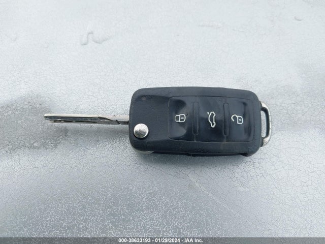 2011 VOLKSWAGEN JETTA 2.0L S VIN: 3VW1K7AJ2BM029866