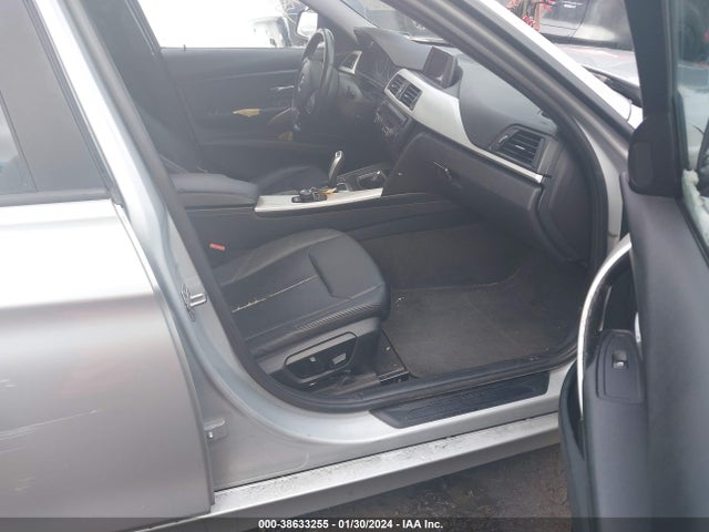 BMW 320i Xdrive 2014 WBA3C3C53EF984968 Image 5