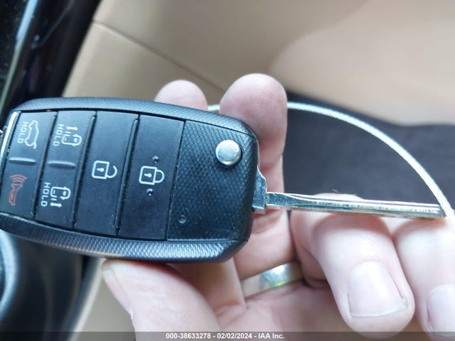 KIA SEDONA LX 2016 KNDMB5C15G6190639 Image 11