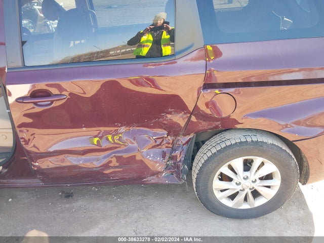 KIA SEDONA LX 2016 KNDMB5C15G6190639 Image 12