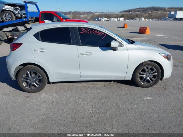 Toyota YARIS LE 2020 3MYDLBJVXLY700277 Image 13