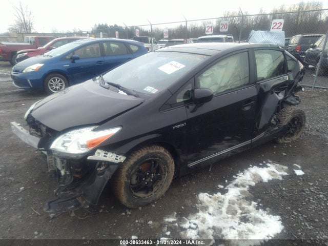 Toyota Prius Three 2014 JTDKN3DU9E0393528 Image 2