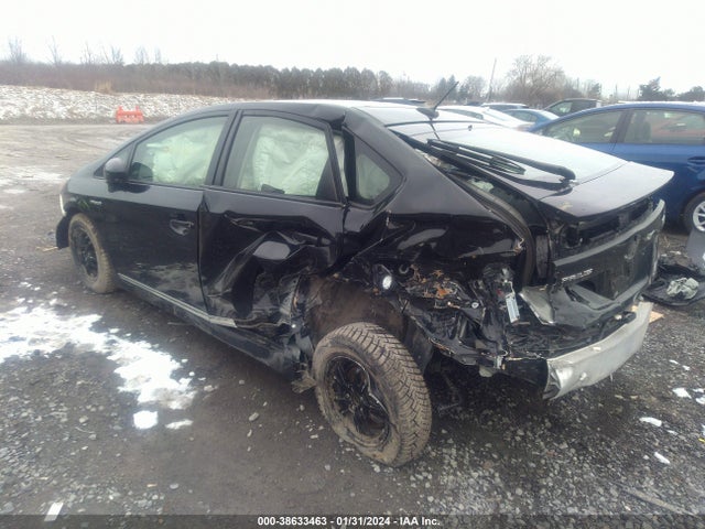 Toyota Prius Three 2014 JTDKN3DU9E0393528 Image 3