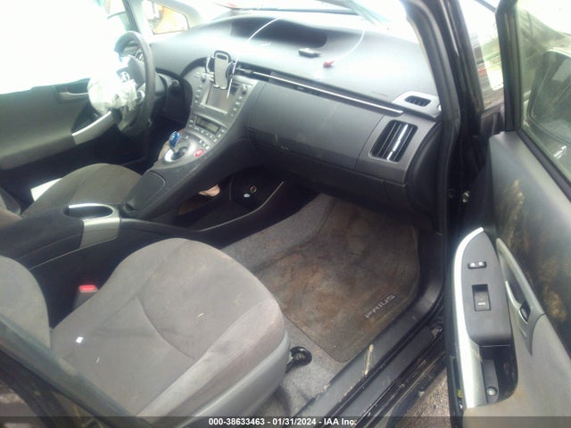 Toyota Prius Three 2014 JTDKN3DU9E0393528 Image 5