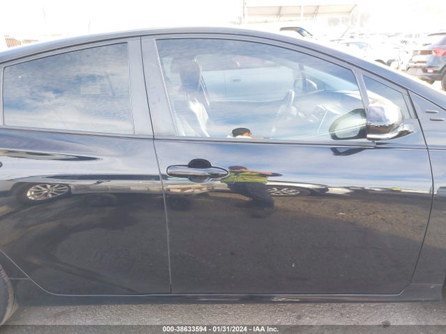 Toyota Prius Four 2017 JTDKARFU0H3036866 Image 14