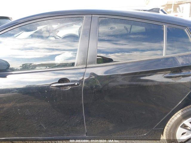 Toyota Prius Four 2017 JTDKARFU0H3036866 Image 15