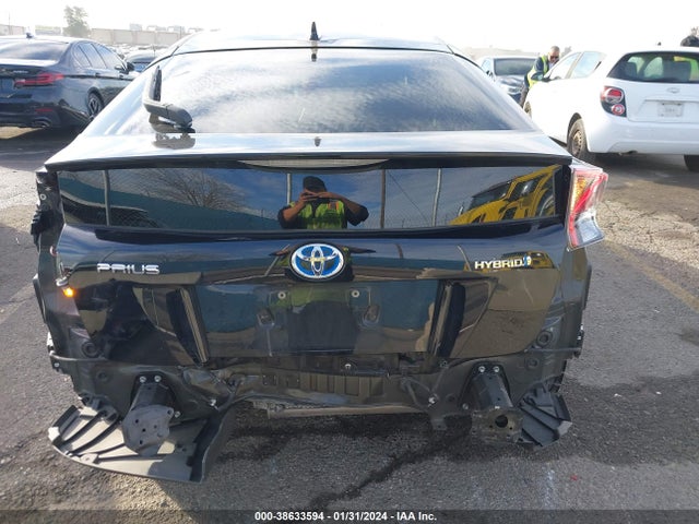 Toyota Prius Four 2017 JTDKARFU0H3036866 Image 17