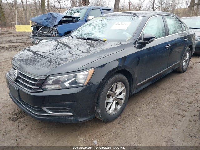 1VWAT7A38HC008156 Volkswagen Passat 1.8t S