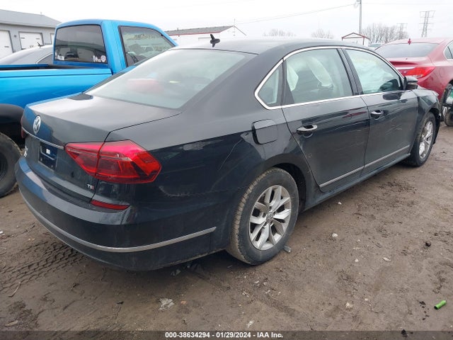 1VWAT7A38HC008156 Volkswagen Passat 1.8t S