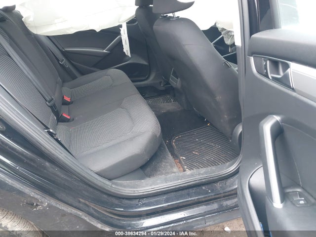 1VWAT7A38HC008156 Volkswagen Passat 1.8t S
