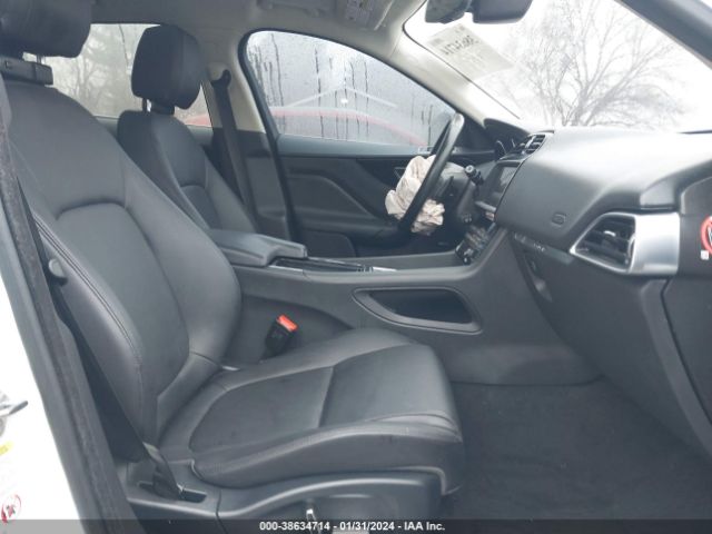 SADCJ2FX8KA359950 Jaguar F-pace 25t Premium