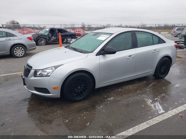 Chevrolet Cruze Ls Manual 2014 1G1PB5SH2E7181019 Image 2