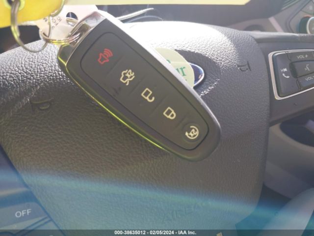 1FMCU9HD7KUC01575 Ford ESCAPE SEL