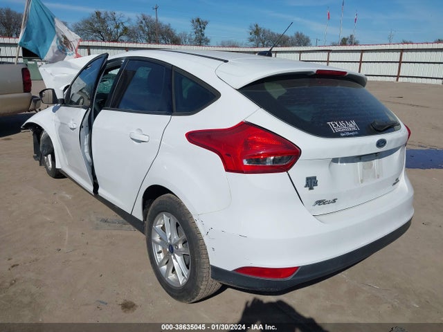 Ford FOCUS SE 2016 1FADP3K23GL269752 Image 3