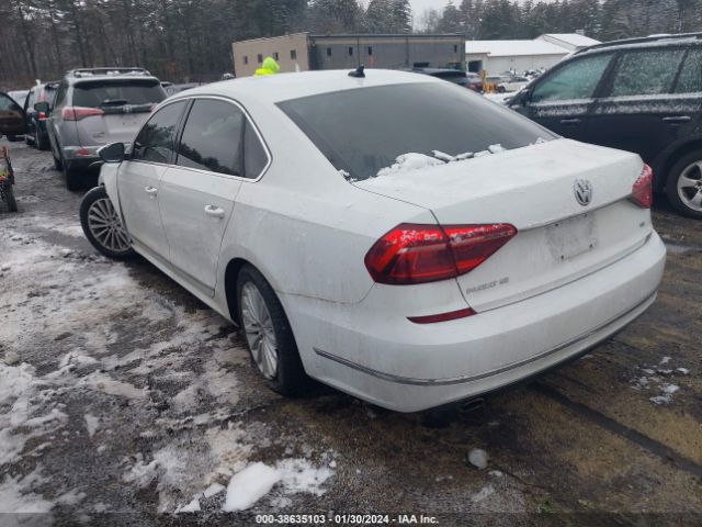 2017 VOLKSWAGEN PASSAT 1VWBT7A37HC044618 Photo 2