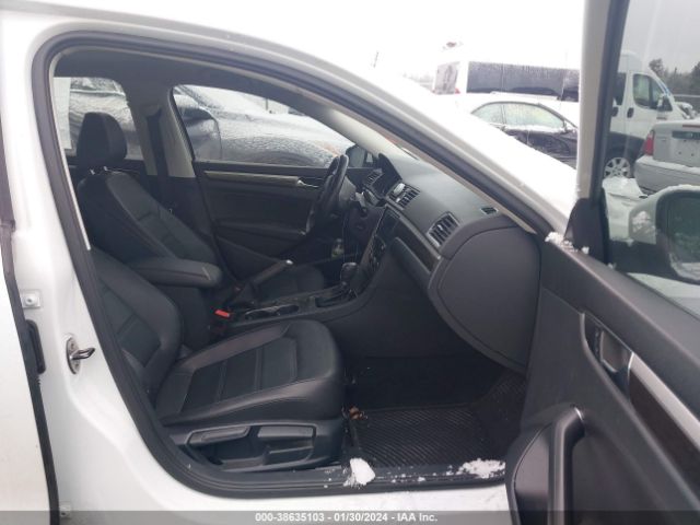 2017 VOLKSWAGEN PASSAT 1VWBT7A37HC044618 Photo 4