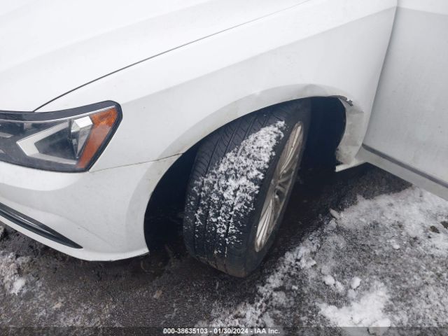 2017 VOLKSWAGEN PASSAT 1VWBT7A37HC044618 Photo 5