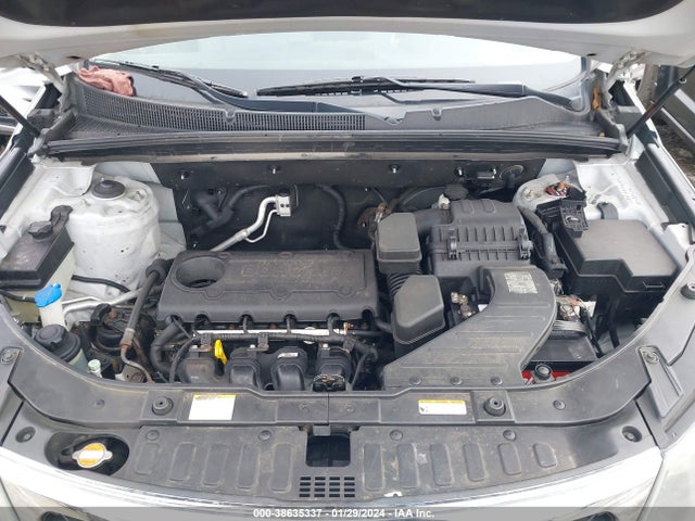 2011 KIA SORENTO LX VIN: 5XYKTDA15BG141884