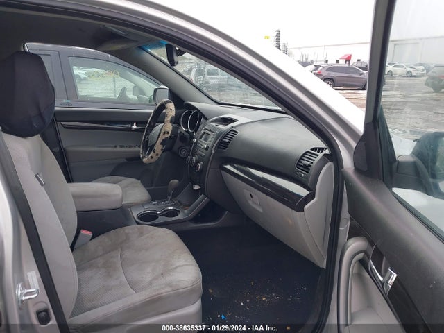 2011 KIA SORENTO LX VIN: 5XYKTDA15BG141884