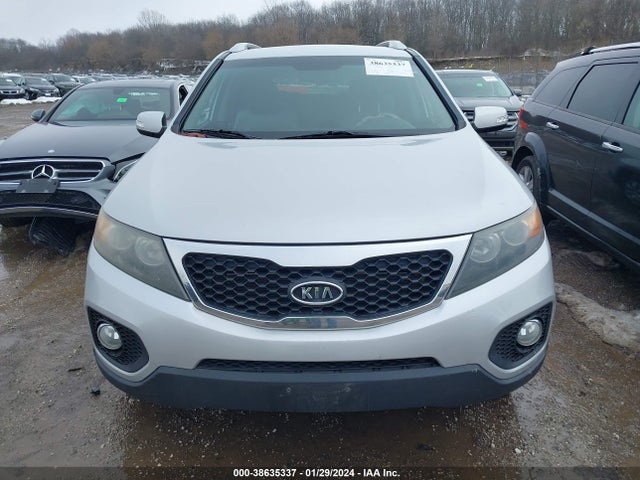2011 KIA SORENTO LX VIN: 5XYKTDA15BG141884