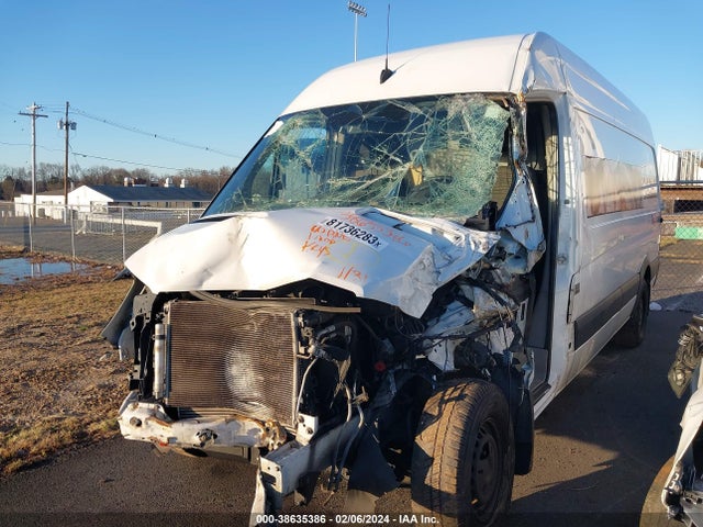 Freightliner Sprinter 2500 High  Roof 2014 WDYPE8CC8E5832608 Image 2