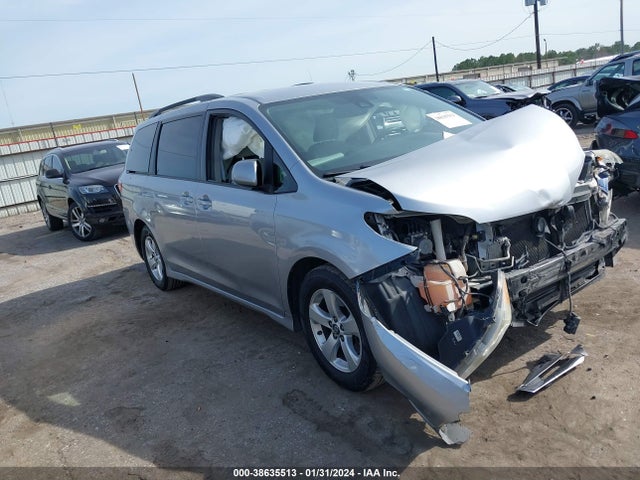 Toyota Sienna Le 8 Passenger 2018 5TDKZ3DC3JS910261 Image 1