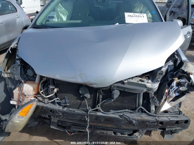 Toyota Sienna Le 8 Passenger 2018 5TDKZ3DC3JS910261 Image 10