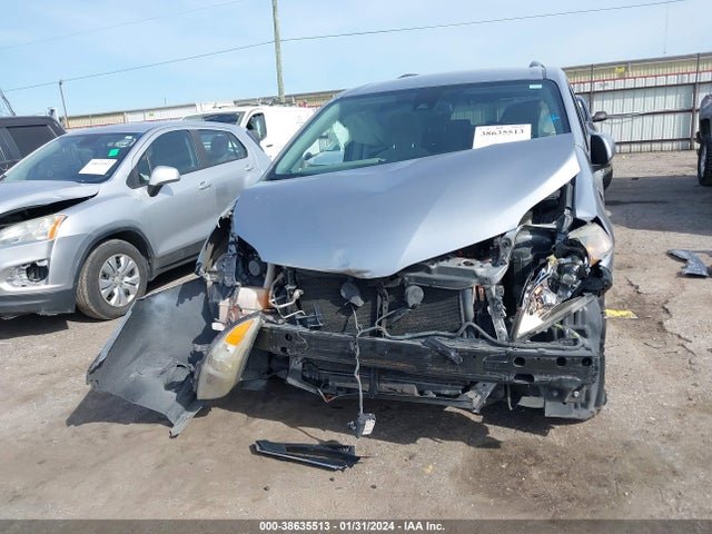 Toyota Sienna Le 8 Passenger 2018 5TDKZ3DC3JS910261 Image 13
