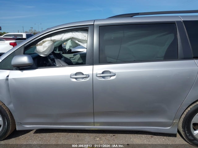 Toyota Sienna Le 8 Passenger 2018 5TDKZ3DC3JS910261 Image 15