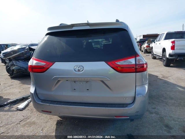 Toyota Sienna Le 8 Passenger 2018 5TDKZ3DC3JS910261 Image 17